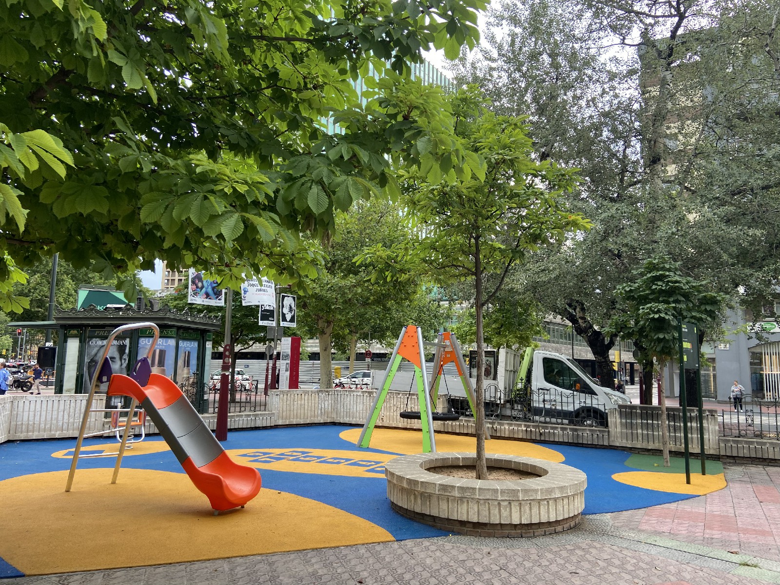 ayuntamiento zaragoza paruqes  infantiles glorieta sasera